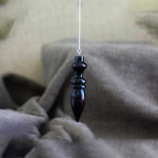 Pendule en bois égyptien